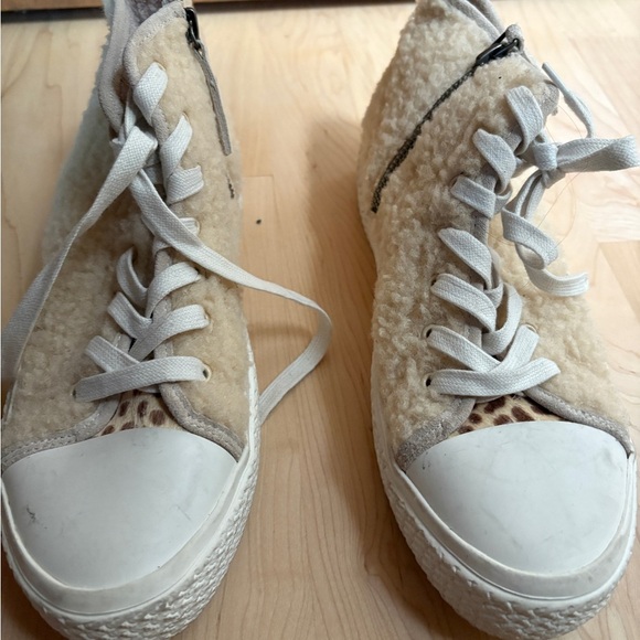 Dolce Vita Shoes - Dolce Vita Sherpa High Top Size 8.5 NWOB